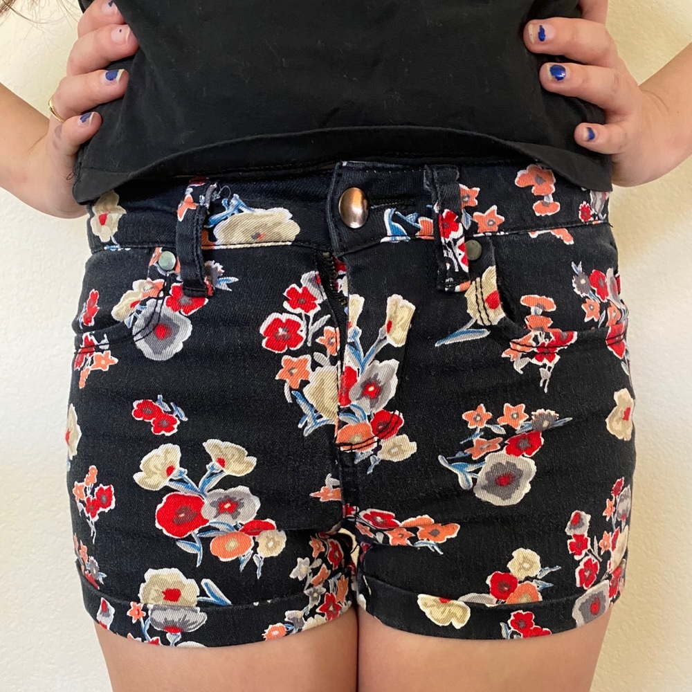 Adorable floral denim shorts